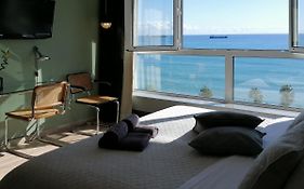 A City-Center Seaview Penthouse At Oceanic